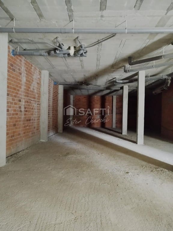 Erhverv til salg i Ames - € 119.000 (Ref: 9777953)