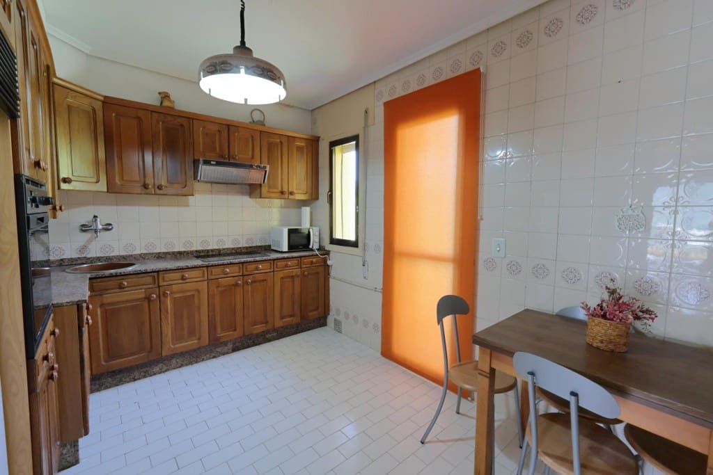 3 soveværelse Lejlighed til salg i Villafranca del Bierzo med swimmingpool - € 137.000 (Ref: 9780432)