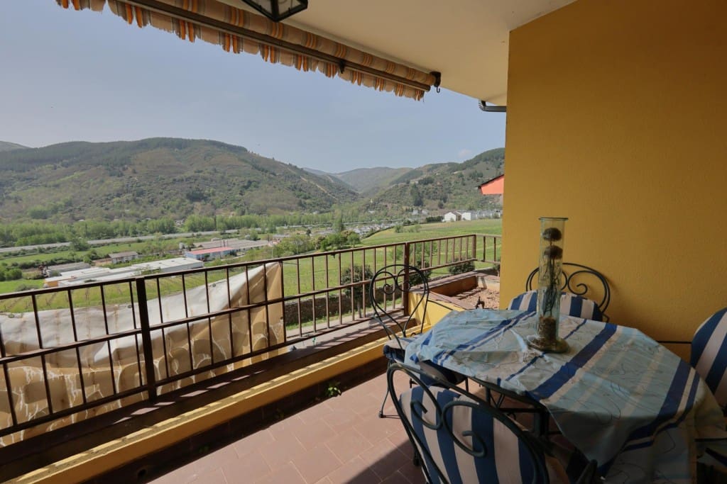 3 soveværelse Lejlighed til salg i Villafranca del Bierzo med swimmingpool - € 137.000 (Ref: 9780432)