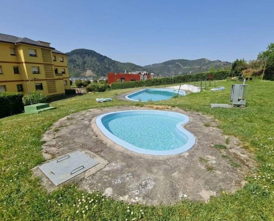 3 soveværelse Lejlighed til salg i Villafranca del Bierzo med swimmingpool - € 137.000 (Ref: 9780432)