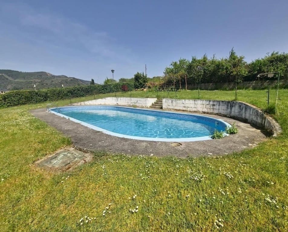 3 soveværelse Lejlighed til salg i Villafranca del Bierzo med swimmingpool - € 137.000 (Ref: 9780432)
