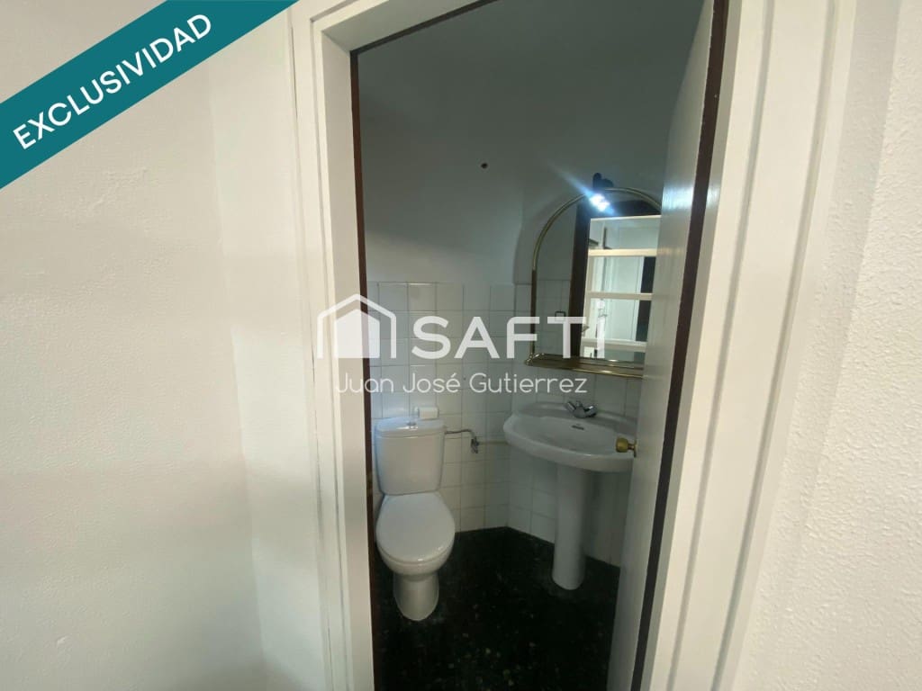 Kontor til salgs i Leon by - € 88 000 (Ref: 9783184)