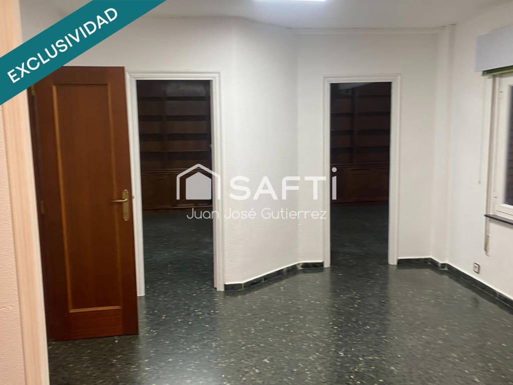 Kontor til salgs i Leon by - € 88 000 (Ref: 9783184)