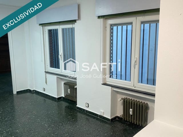 Kontor til salgs i Leon by - € 88 000 (Ref: 9783184)