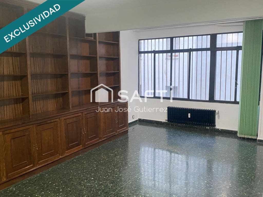 Kontor til salgs i Leon by - € 88 000 (Ref: 9783184)