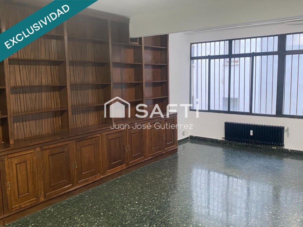 Kontor til salgs i Leon by - € 88 000 (Ref: 9783184)