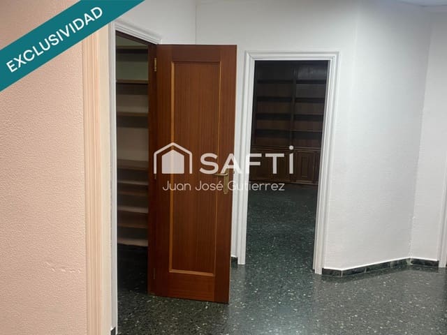 Kontor til salgs i Leon by - € 88 000 (Ref: 9783184)