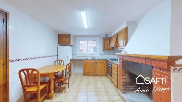 6 soveværelse Villa til leje i Parlavà med garage - € 1.200 (Ref: 9788293)