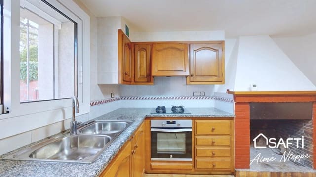 6 soveværelse Villa til leje i Parlavà med garage - € 1.200 (Ref: 9788293)