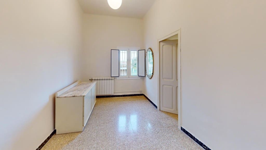 6 soveværelse Villa til leje i Parlava med garage - € 1.200 (Ref: 9788293)