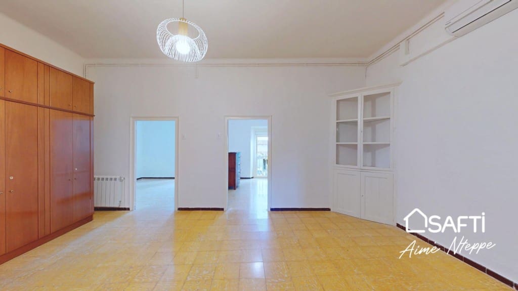 6 soveværelse Villa til leje i Parlava med garage - € 1.200 (Ref: 9788293)