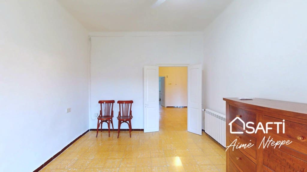 6 soveværelse Villa til leje i Parlava med garage - € 1.200 (Ref: 9788293)