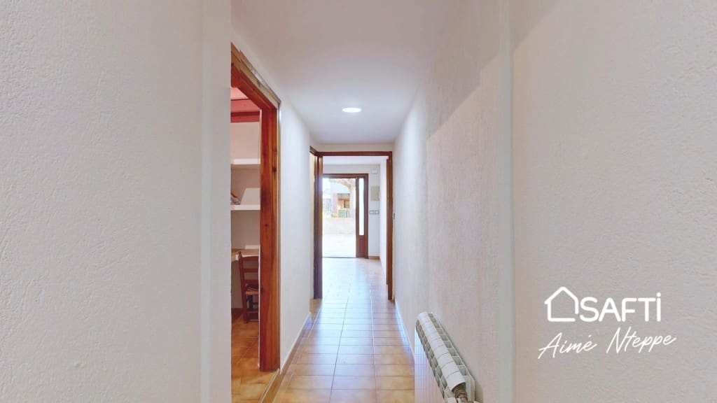 6 soveværelse Villa til leje i Parlava med garage - € 1.200 (Ref: 9788293)