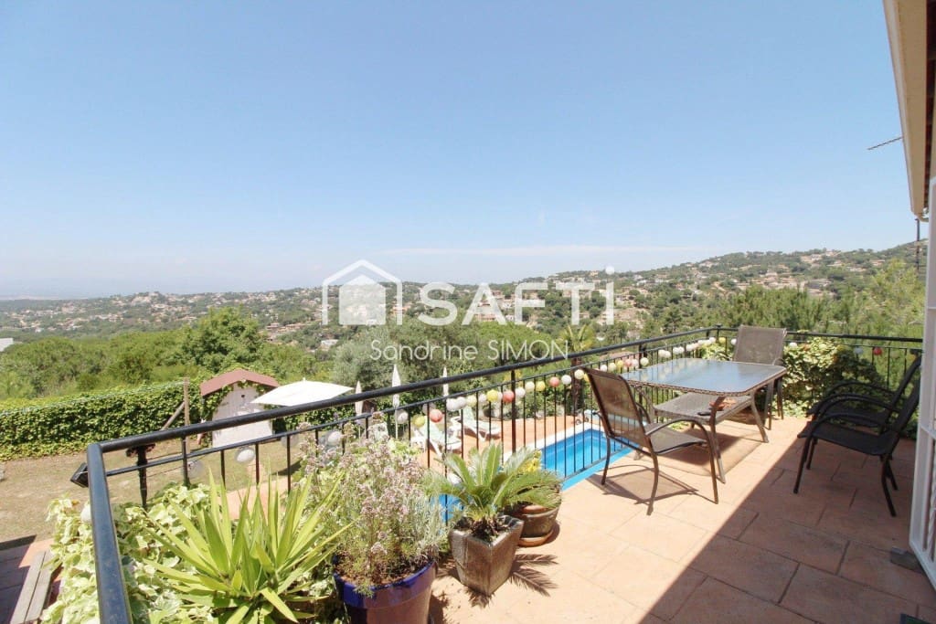 5 sypialnia Willa na sprzedaż w Lloret de Mar z basenem - 349 000 € (Ref: 9788294)