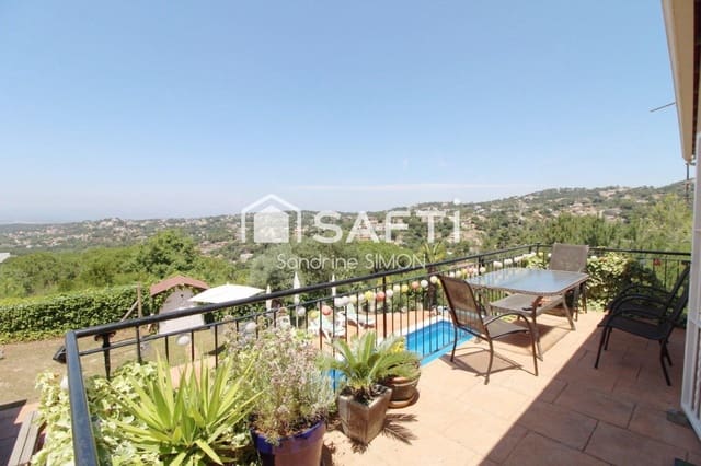 5 sypialnia Willa na sprzedaż w Urbanitzacions del Nord, Lloret de Mar z basenem - 349 000 € (Ref: 9788294)