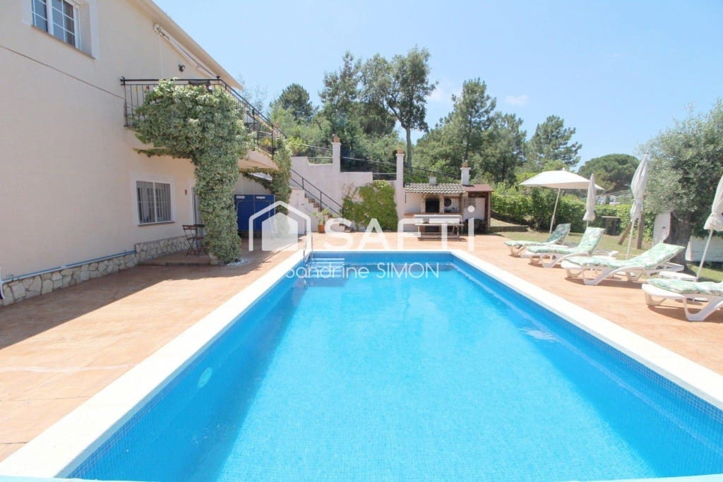 5 sypialnia Willa na sprzedaż w Lloret de Mar z basenem - 349 000 € (Ref: 9788294)