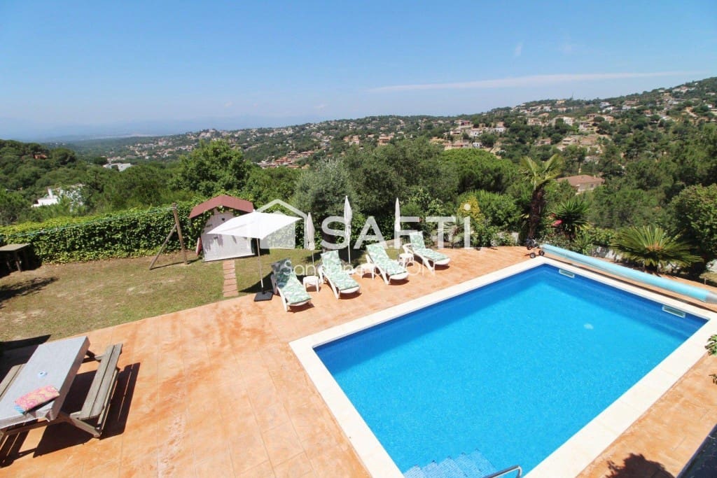5 sypialnia Willa na sprzedaż w Lloret de Mar z basenem - 349 000 € (Ref: 9788294)