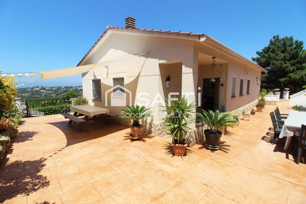 5 sypialnia Willa na sprzedaż w Lloret de Mar z basenem - 349 000 € (Ref: 9788294)