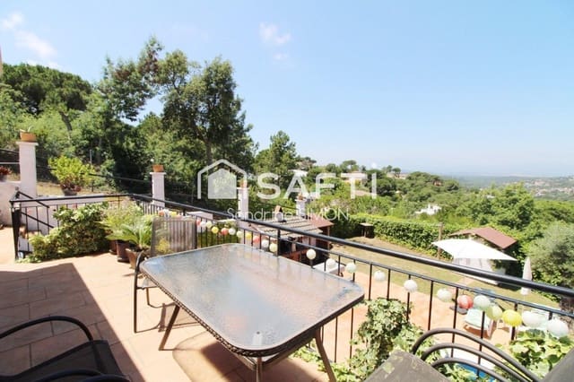 5 sypialnia Willa na sprzedaż w Urbanitzacions del Nord, Lloret de Mar z basenem - 349 000 € (Ref: 9788294)