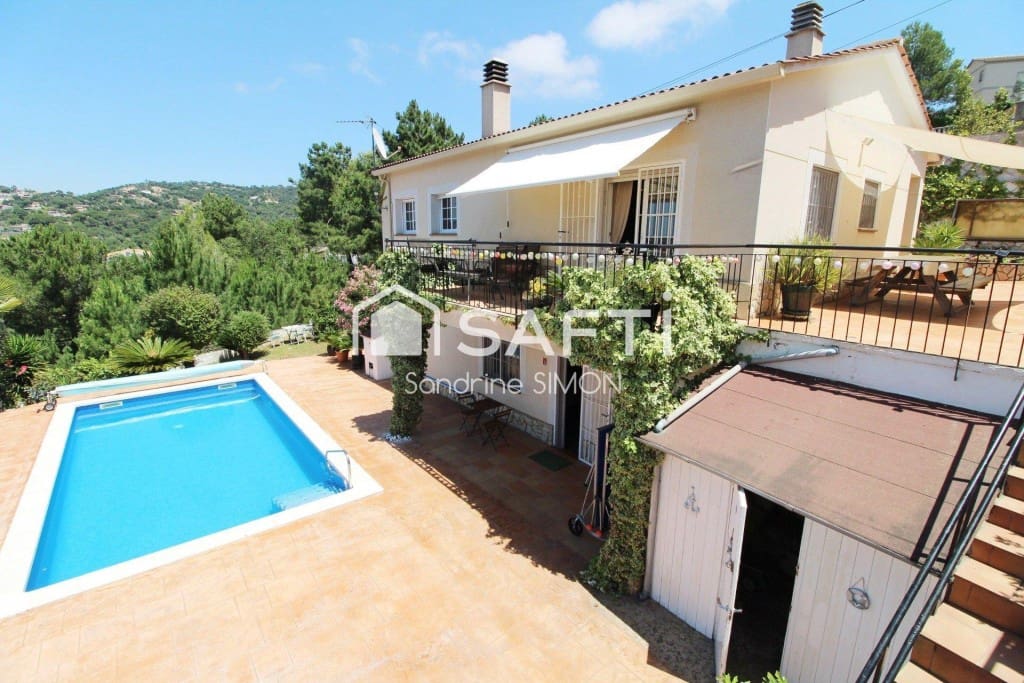 5 sypialnia Willa na sprzedaż w Lloret de Mar z basenem - 349 000 € (Ref: 9788294)