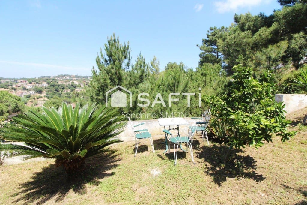 5 sypialnia Willa na sprzedaż w Lloret de Mar z basenem - 349 000 € (Ref: 9788294)