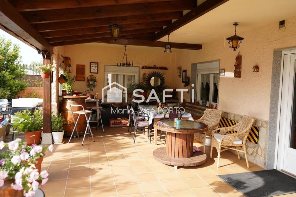 4 bedroom Villa for sale in Cuadros with pool - € 265,000 (Ref: 9788295)