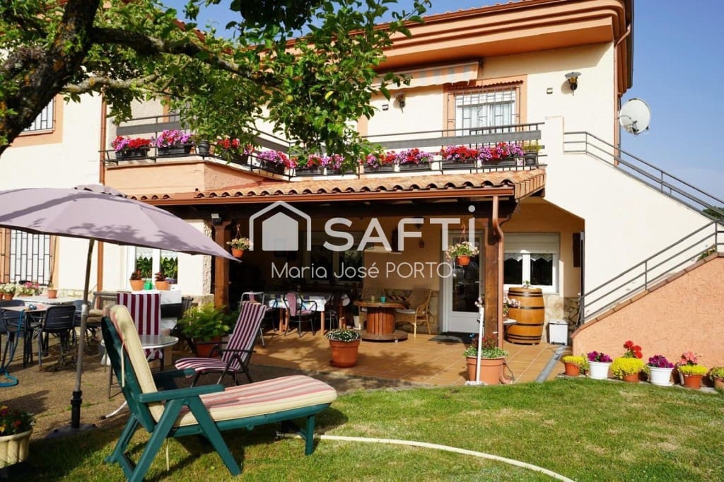 4 bedroom Villa for sale in Cuadros with pool - € 265,000 (Ref: 9788295)