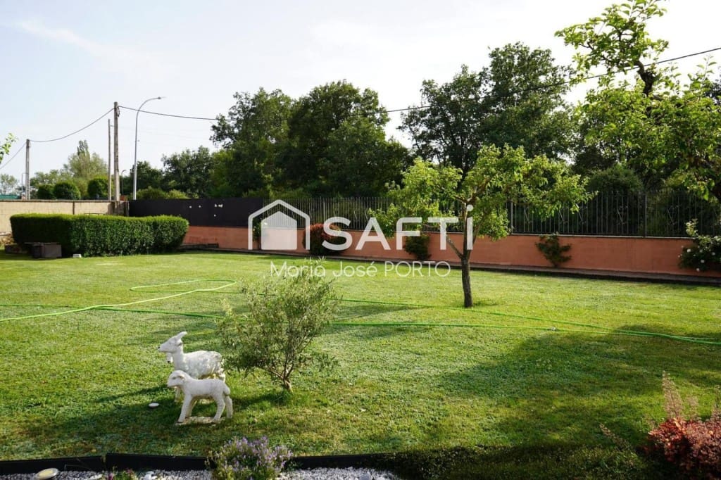 4 bedroom Villa for sale in Cuadros with pool - € 265,000 (Ref: 9788295)