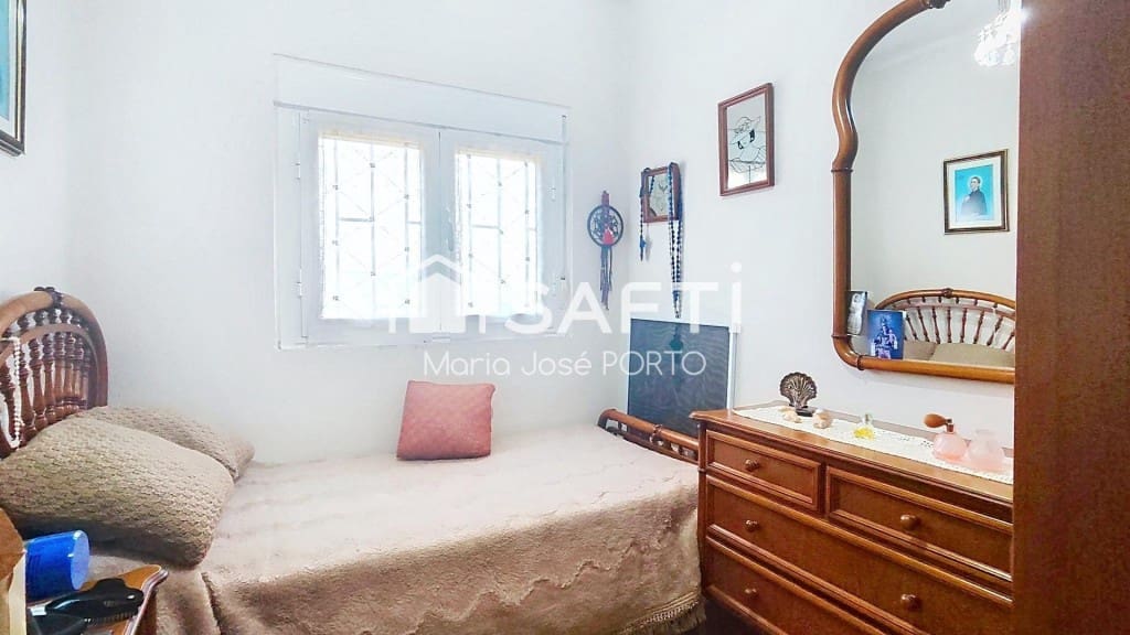 4 bedroom Villa for sale in Cuadros with pool - € 265,000 (Ref: 9788295)