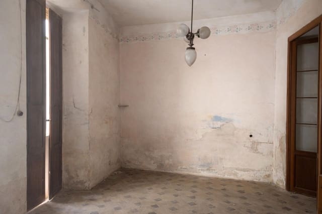 4 soveværelse Villa til salg i Almansa med garage - € 49.000 (Ref: 9788298)