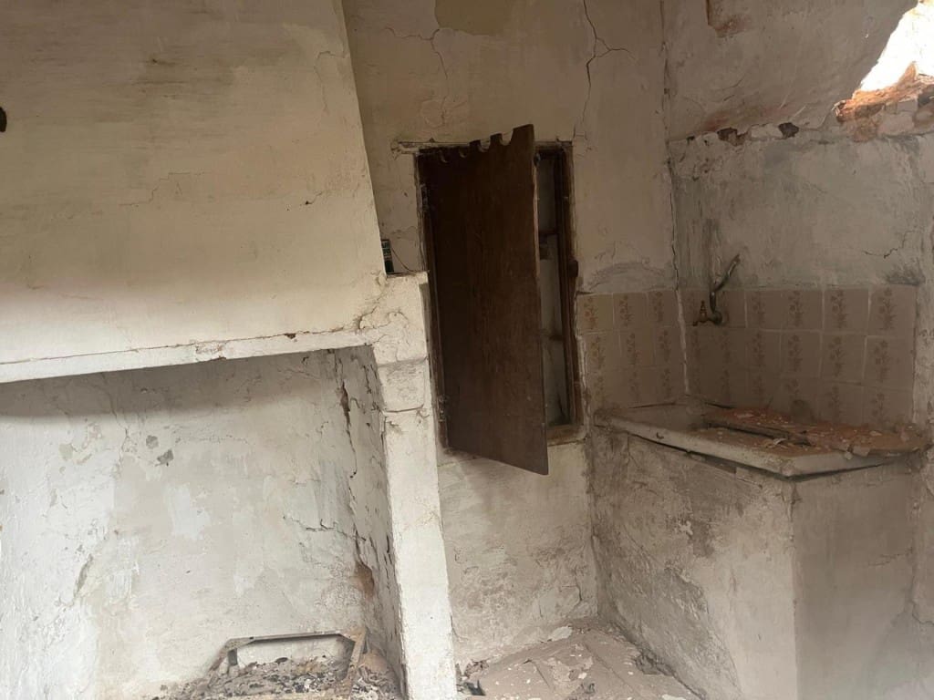 4 soveværelse Villa til salg i Almansa med garage - € 49.000 (Ref: 9788298)