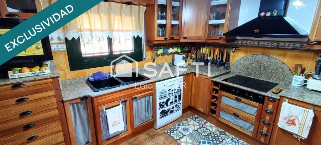 5 slaapkamer Villa te koop in Sant Cebria de Vallalta met zwembad - € 673.000 (Ref: 9790917)