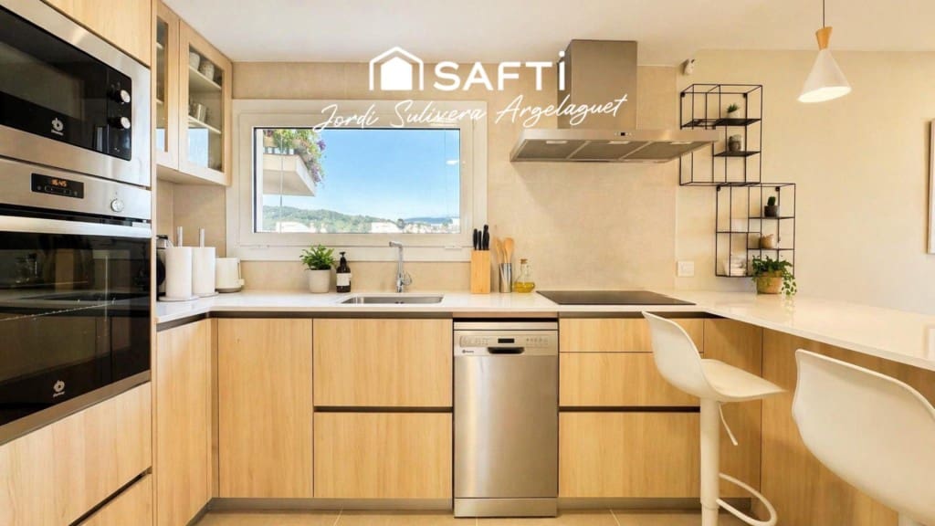 2 soveværelse Lejlighed til salg i Castell-Platja d'Aro med garage - € 330.000 (Ref: 9790921)