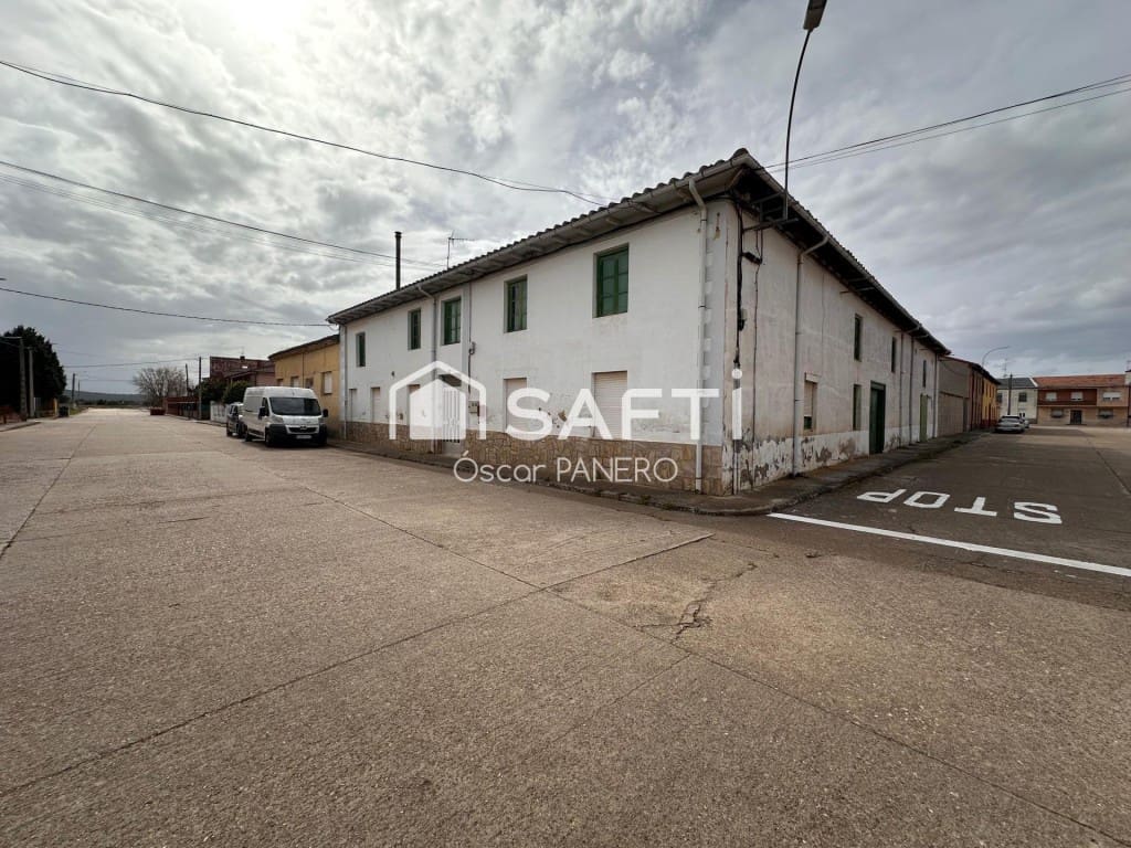 4 bedroom Terraced Villa for sale in Riego de la Vega with garage - € 57,000 (Ref: 9790930)