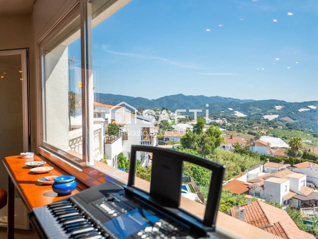 3 sovrum Radhus till salu i Sant Cebrià de Vallalta med pool garage - 415 000 € (Ref: 9794440)