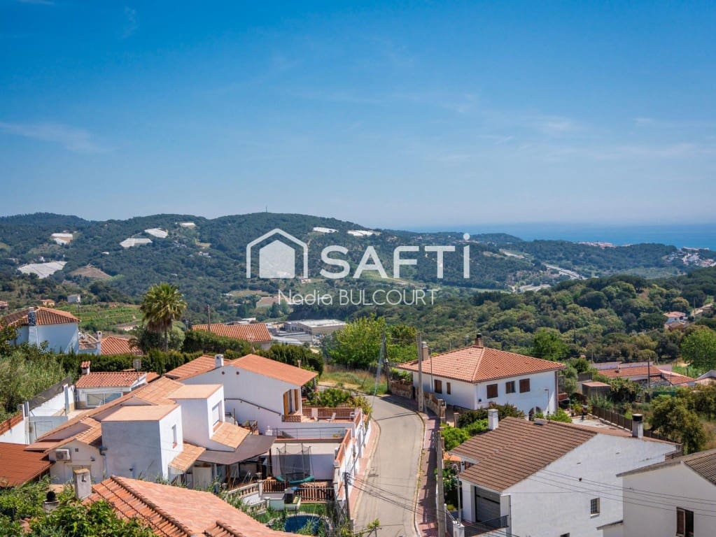 3 sovrum Radhus till salu i Sant Cebria de Vallalta med pool garage - 415 000 € (Ref: 9794440)