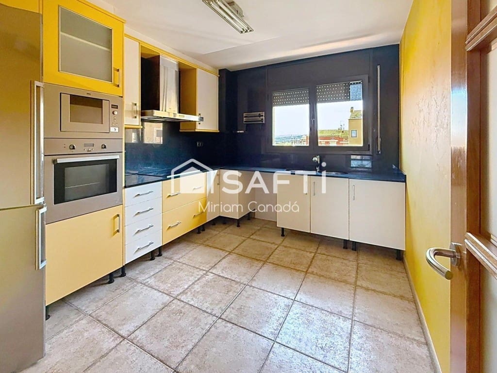 3 bedroom Flat for sale in Sant Fruitos de Bages - € 263,000 (Ref: 9796970)