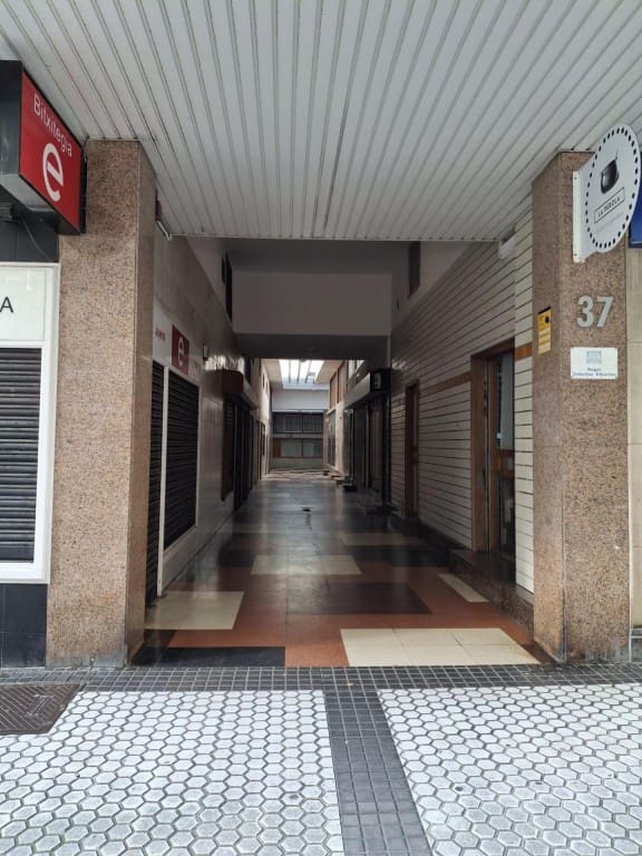 Garage for sale in Donostia-San Sebastian - € 45,000 (Ref: 9796977)
