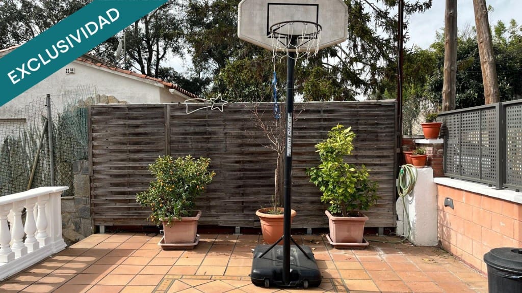 7 bedroom Villa for sale in Vidreres with pool - € 325,000 (Ref: 9804185)