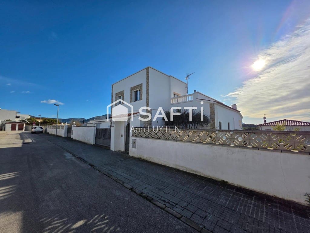 3 sypialnia Willa na sprzedaż w Roses z garażem - 510 000 € (Ref: 9804187)