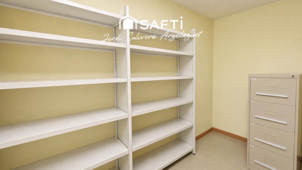 Gewerbe zu verkaufen in Girona Stadt - 215.000 € (Ref: 9804189)