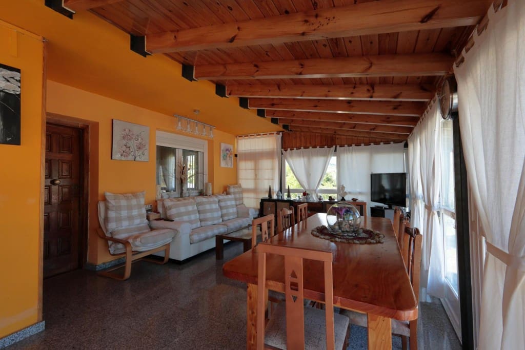 5 bedroom Villa for sale in Priaranza del Bierzo - € 250,000 (Ref: 9804196)