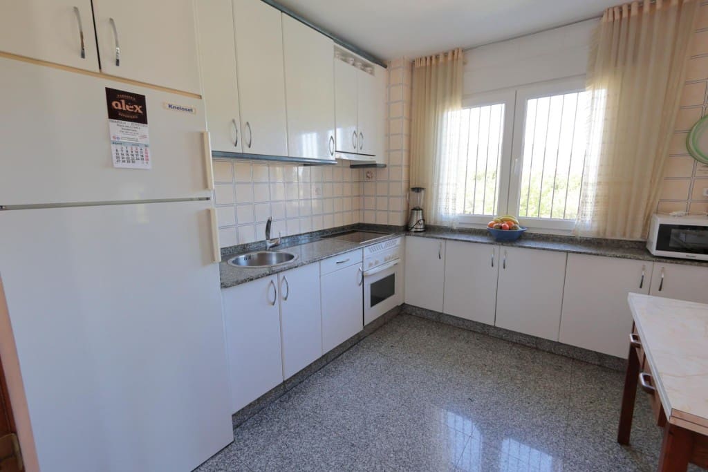 5 bedroom Villa for sale in Priaranza del Bierzo - € 250,000 (Ref: 9804196)