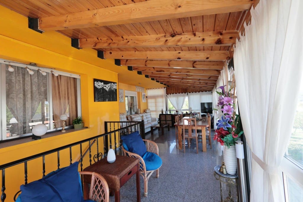 5 bedroom Villa for sale in Priaranza del Bierzo - € 250,000 (Ref: 9804196)