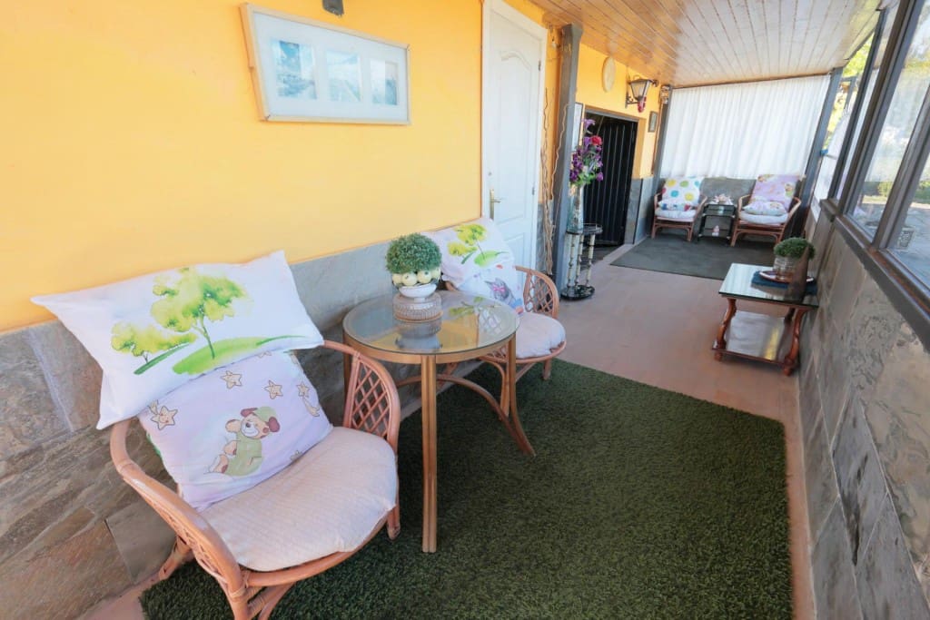 5 bedroom Villa for sale in Priaranza del Bierzo - € 250,000 (Ref: 9804196)