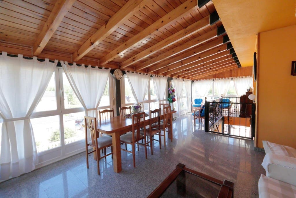 5 bedroom Villa for sale in Priaranza del Bierzo - € 250,000 (Ref: 9804196)