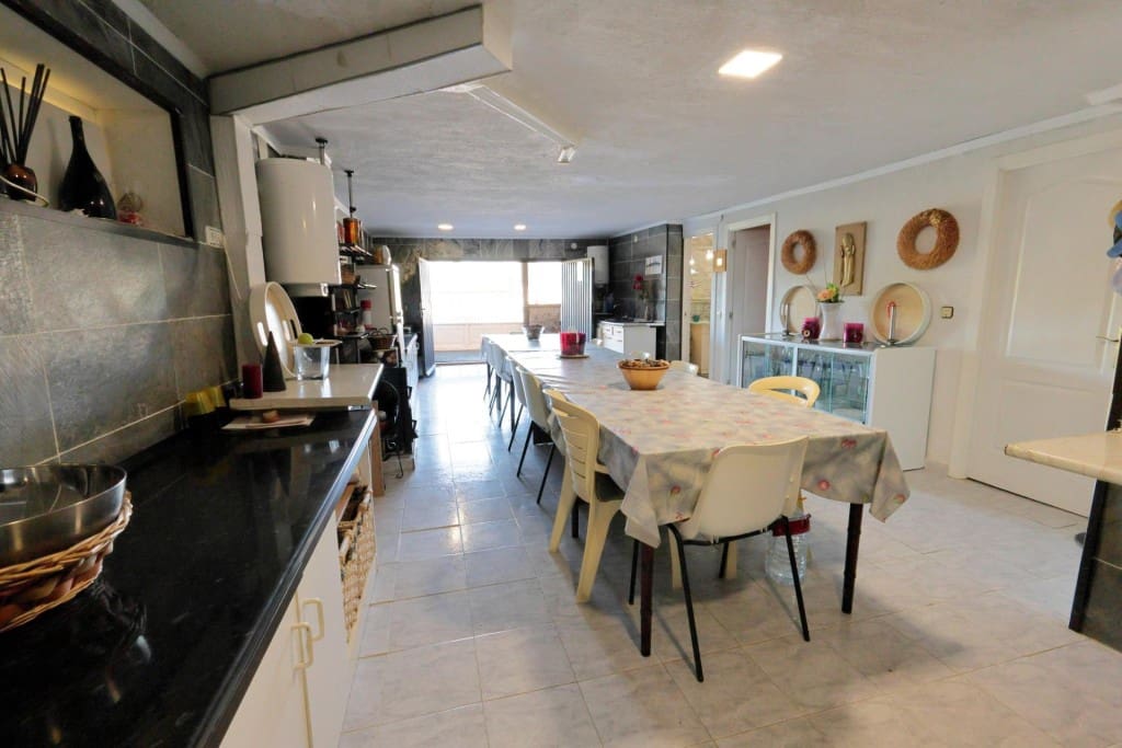 5 bedroom Villa for sale in Priaranza del Bierzo - € 250,000 (Ref: 9804196)