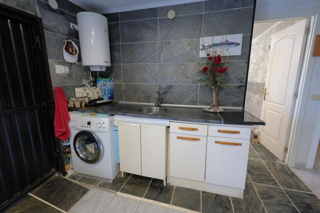 5 bedroom Villa for sale in Priaranza del Bierzo - € 250,000 (Ref: 9804196)