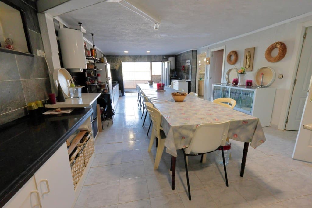 5 bedroom Villa for sale in Priaranza del Bierzo - € 250,000 (Ref: 9804196)
