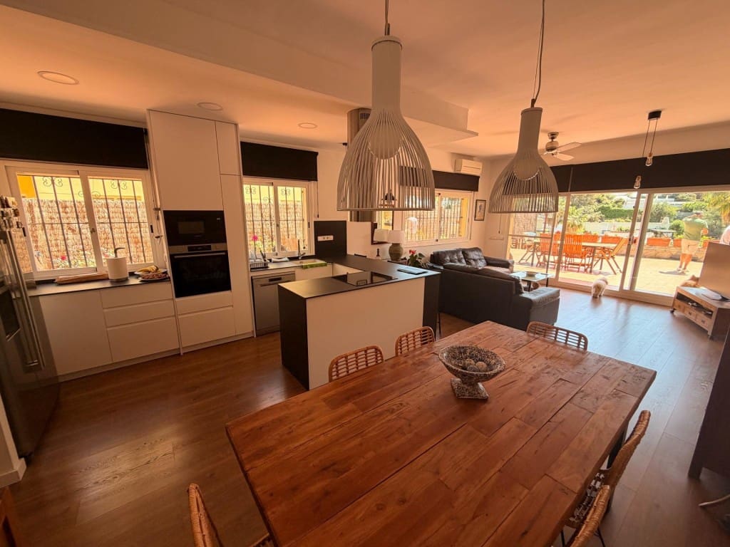 4 quarto Moradia em Banda para venda em Sitges com piscina - 875 000 € (Ref: 9806355)